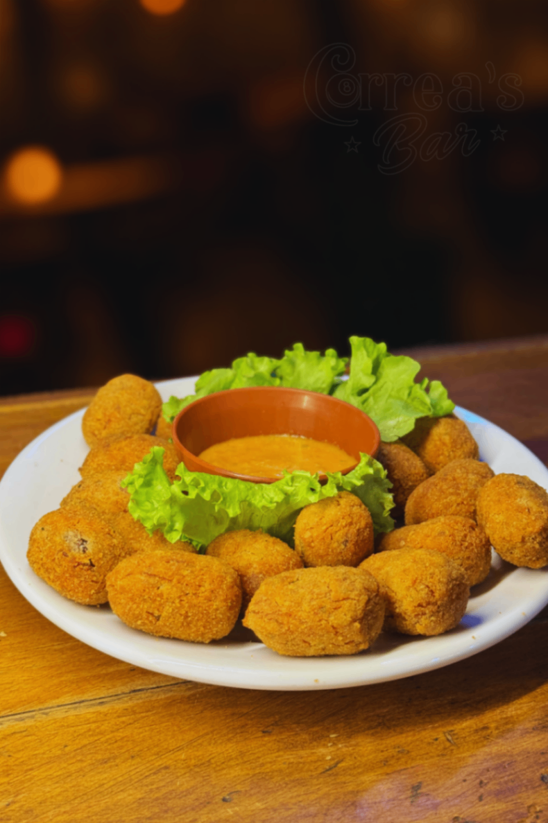 Bolinho de carne seca com mandioca